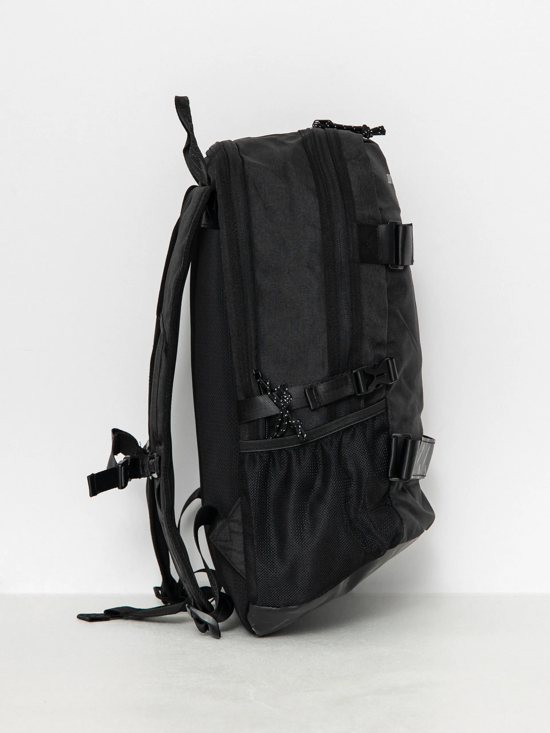 Santa Cruz Sabre Skatepack Backpack (black)