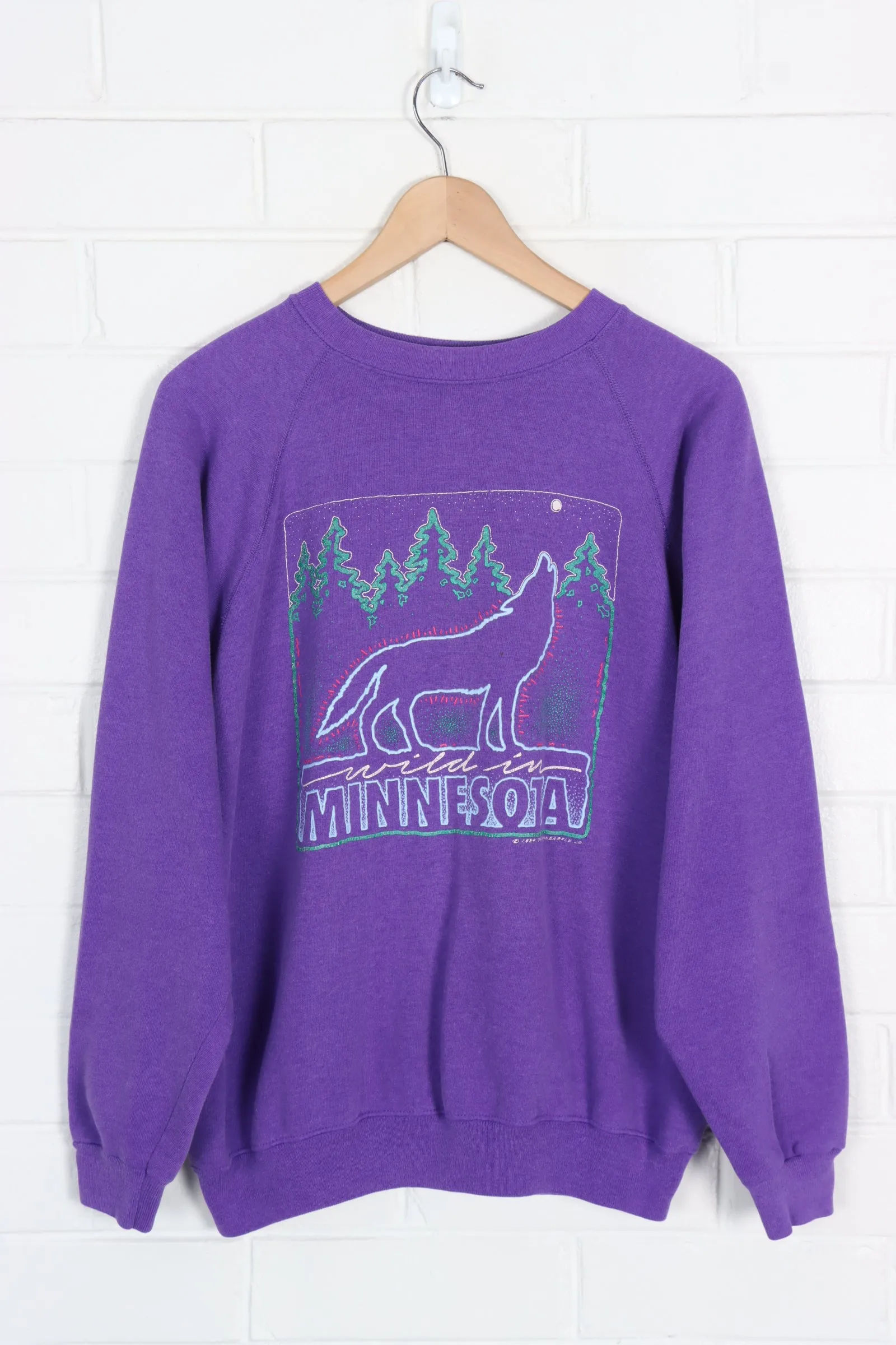 Vintage 1989 'Wild in Minnesota' Wolf Colourful Sweatshirt USA Made (XL)